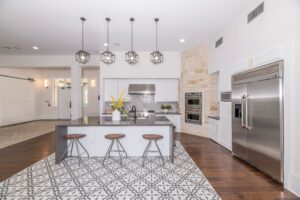 Cantera Towne Lake, Cypress, TX Renovation: Apartment Renovation by Renu