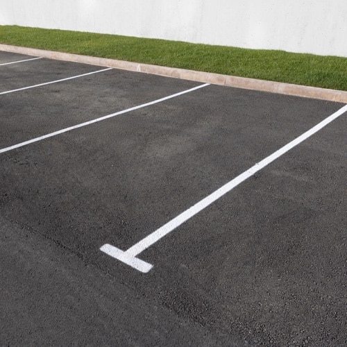 Parking lot striping services for apartment complexes in Dallas